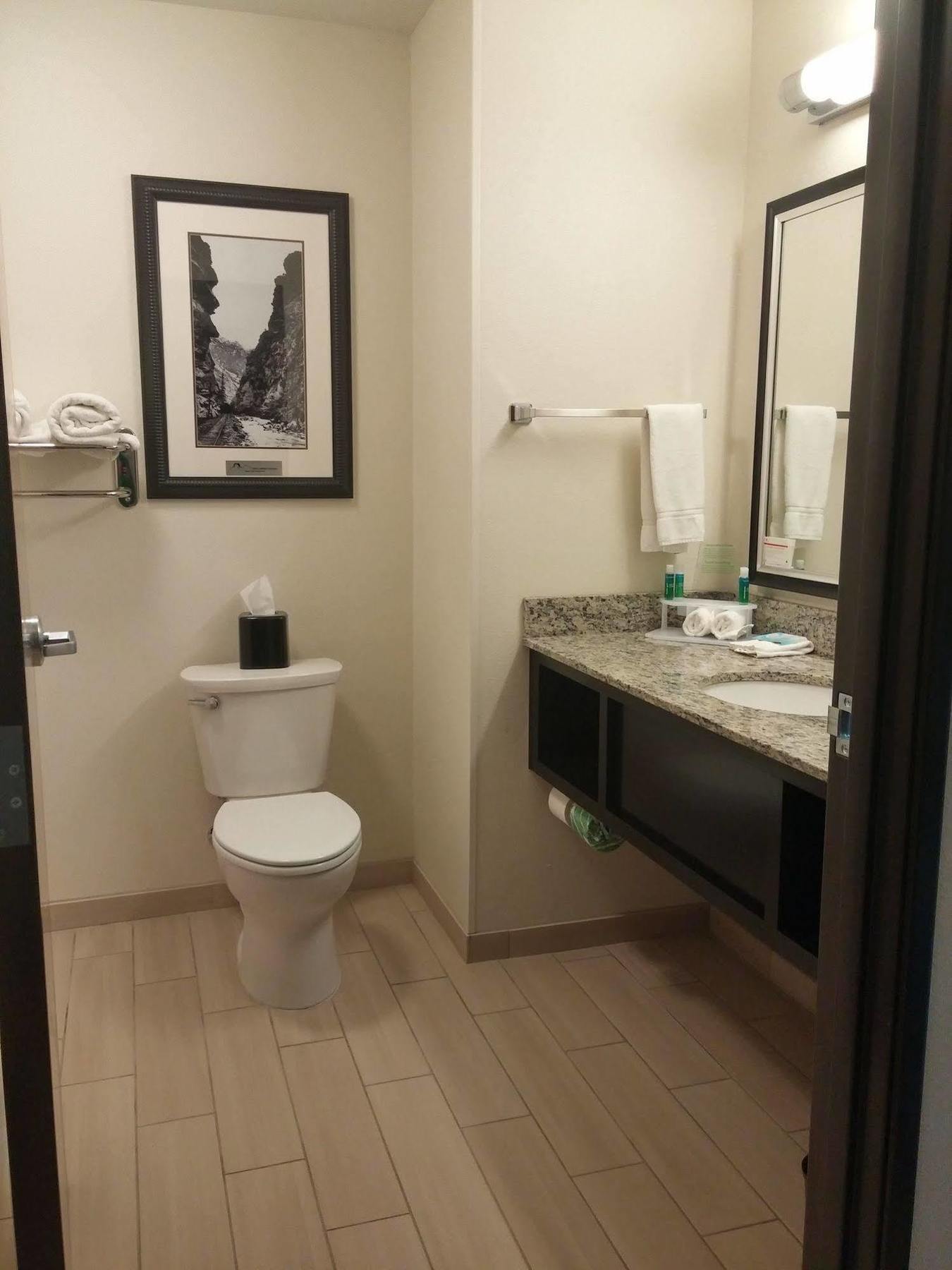 Holiday Inn Express & Suites Golden By Ihg Exterior foto